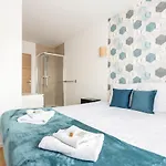 Beautiful Apartment With Balcony And View On The Quays Bassin La Villette D