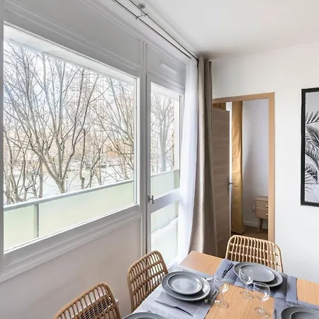 Beautiful With Balcony And View On The Quays Bassin La Villette D