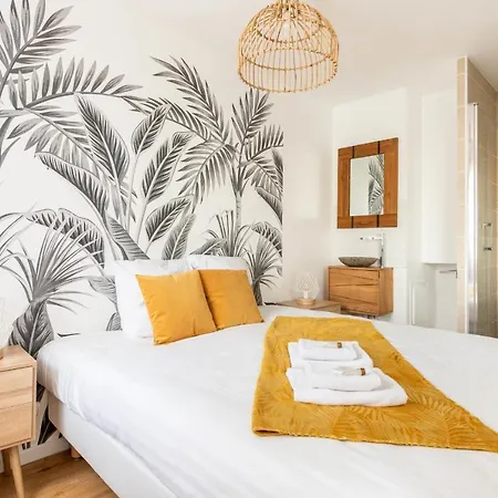 Beautiful With Balcony And View On The Quays Bassin La Villette D Appartamento Parigi